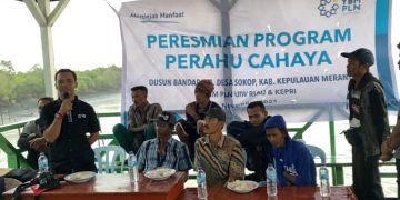 YBM PLN UIW RKR Bantu Perahu untuk Nelayan Dusun Bandara