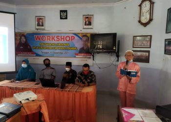 Sarwan Kelana isi Materi Workshop Penulisan Artikel di SMP Negeri 19 Pekanbaru