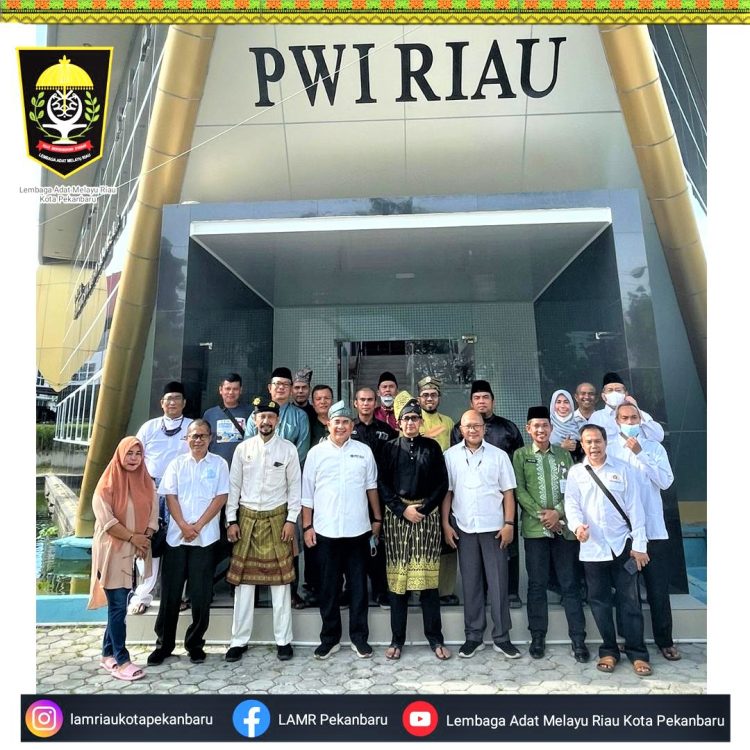 Pengurus LAMR Kota Pekanbaru Bersilaturrahmi dengan PWI Riau