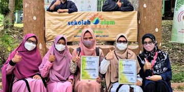 Dosen STIKES Hang Tuah Berikan Materi First Aid kepada Guru Sekolah Alam Indonesia Pekanbaru