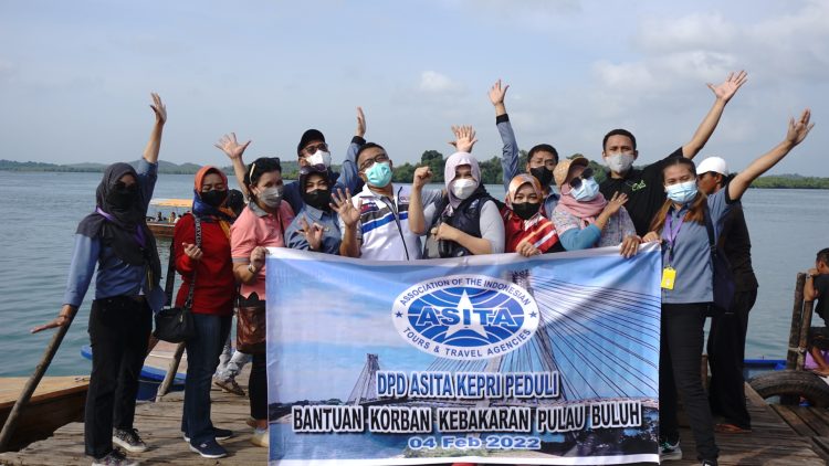 ASITA Kepri Peduli Bersama Pegiat Pariwisata Bantu Korban Kebakaran di Pulau Buluh