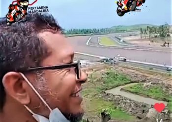 Antusias Warga Saat Menonton Tes MotoGP di Sirkuit Mandalika