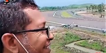 Antusias Warga Saat Menonton Tes MotoGP di Sirkuit Mandalika