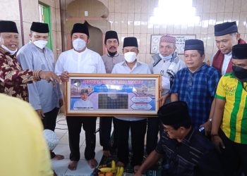 Hadir Sholat Jumat Bersama Warga Minang, Herman Deru Sukses Himpun Dana 65 Jt untuk Masjid BMKM