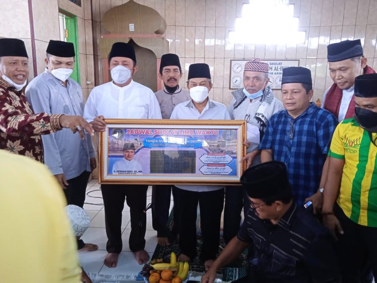 Hadir Sholat Jumat Bersama Warga Minang, Herman Deru Sukses Himpun Dana 65 Jt untuk Masjid BMKM