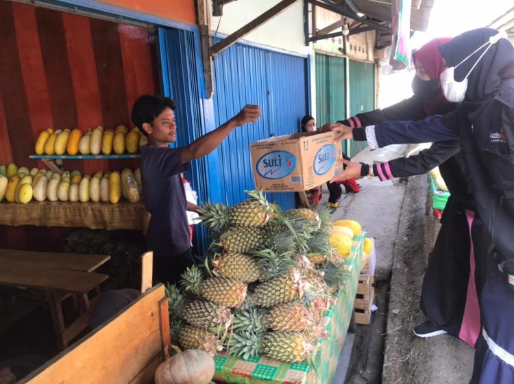 Grebek Pasar Cara UMM, UNILA dan LAZISMU Galang Dana untuk Yatim Dhuafa