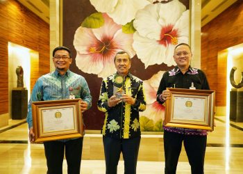 Gubernur Riau Borong Anugerah Adinata Syari’ah 2022