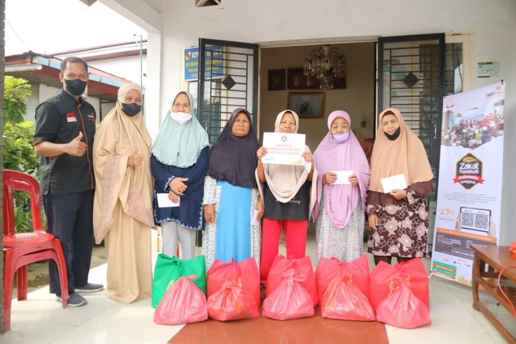 LAZISMU Pekanbaru : Salurkan Bingkisan Ramadhan kepada Lansia dan Dhuafa