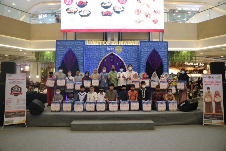 LAZISMU Pekanbaru dan Living World Tebar Kado Ramadhan Jelang Idul Fitri 1443 Hijriah