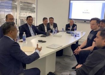 Elon Musk Bertemu Menteri Luhut Cs yang Berjas, Cuma Pakai Kaus ! Prediksi Harganya di Ratusan Ribu Rupiah Aja lho