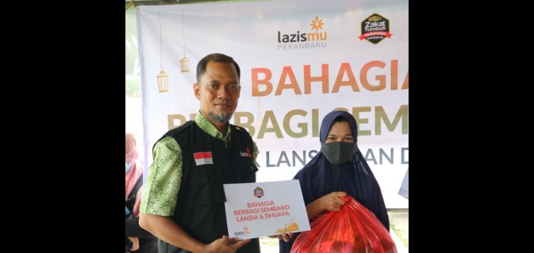 LAZISMU Pekanbaru Kembali Taja Bahagia Berbagi Sembako untuk Lansia dan Dhuafa