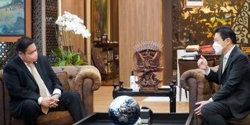 Menko Airlangga Bertemu Menkeu Singapura, Bahas Peluang Kerja Sama Strategis Kedua Negara