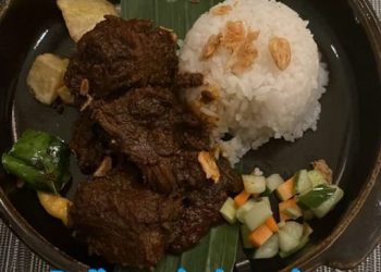 Datang ke Indonesia, Mesut Ozil Ternyata Suka Rendang, Ozil sebut rendang makanan lezat