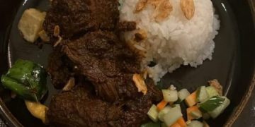 Datang ke Indonesia, Mesut Ozil Ternyata Suka Rendang, Ozil sebut rendang makanan lezat