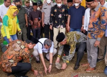 Pembangunan Jembatan Gantung Siak Hulu, Kabupaten Kampar dimulai