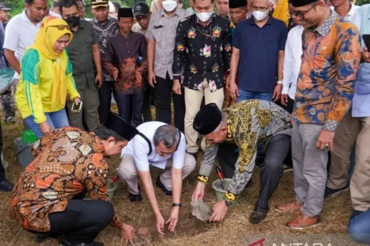 Pembangunan Jembatan Gantung Siak Hulu, Kabupaten Kampar dimulai