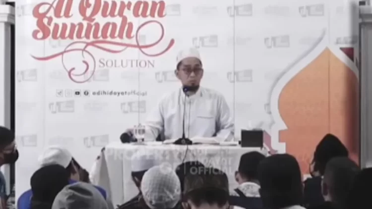 Viral UAH Jawab Gus Miftah Sejak Kapan Rendang Punya Agama