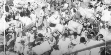 Foto Jamaah Haji Pertama Indonesia Tahun 1950, Bersiap Naik Kapal di PelabuhanTim