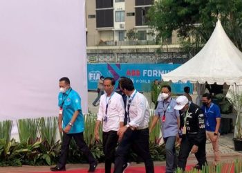 Jokowi Tiba di Sirkuit Formula E, Disambut Bamsoet hingga Anies