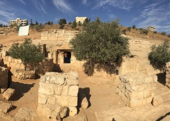 Quran Surat Al-Kahf [18] Para Penghuni Gua ; 110 ayat ( 1 – Bersambung )