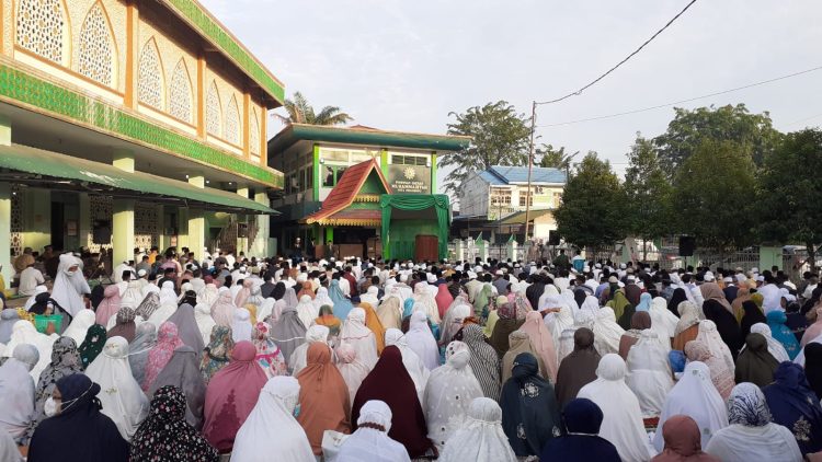 Warga Pekanbaru Ramai Sholat Idul Adha di Masjid Al-Fida’ Muhammadiyah, Jamaah Sampai Gunakan Parkiran