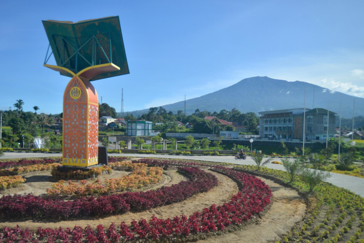 Jokowi Teken UU Sumatera Barat, Atur Falsafah Syariat Islam