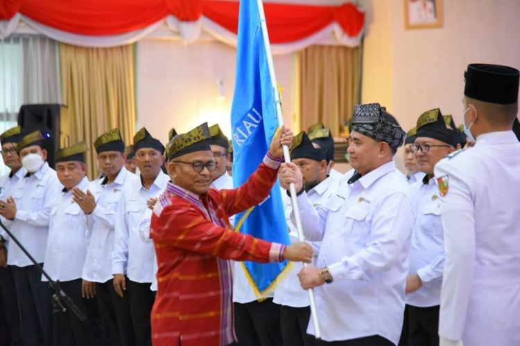 Dihadiri Gubernur dan Bupati/Walikota, Ketua Umum PWI Pusat Lantik Pengurus PWI Riau
