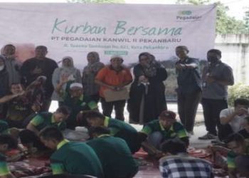 Pegadaian Kanwil II Pekanbaru Berbagi Daging Qurban dengan Nasabah