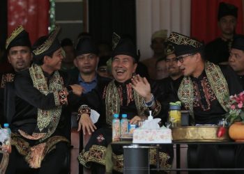 Hadiri Festival Pacu Jalur 2022, Gubernur Riau Serahkan Bantuan dan Sertifikat WBTb