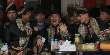 Hadiri Festival Pacu Jalur 2022, Gubernur Riau Serahkan Bantuan dan Sertifikat WBTb