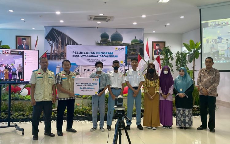YBM PLN UI WRKR Luncurkan Program Beasiswa Cahaya Pintar untuk 126 Siswa SLTA