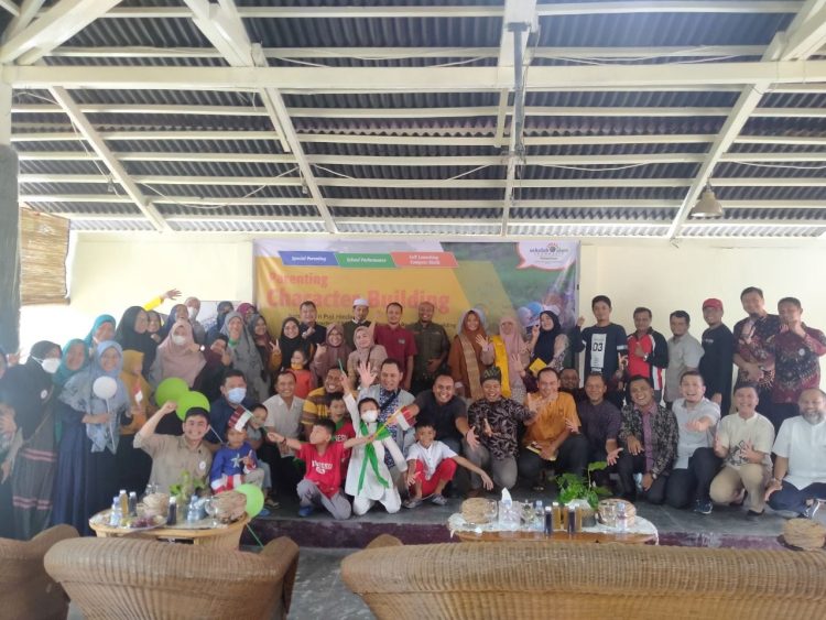 Soft Launching Campus Sekolah Alam Indonesia Pekanbaru di Kelurahan Rintis Hadirkan Seminar Parenting