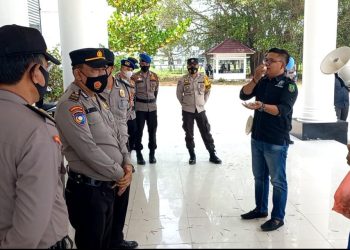 BBM Naik Anggota Dewan Rohil Plesir ke Lombok Mahasiswa Segel Kantor DPRD