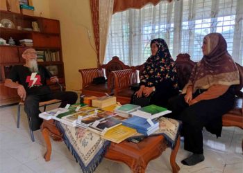 Budayawan Riau UU Hamidy Terima Kunjungan Komunitas Riau Sastra