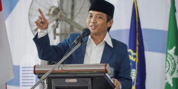 Wamen ATR BPN Raja Juli Antoni Serahkan Sertipikat Aset Muhammadiyah