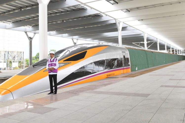 Progres Kereta Cepat Capai 88%, Jokowi Optimistis Juni 2023 Beroperasi