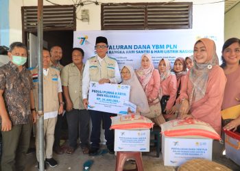 Penyaluran Dana YBM PLN, Dalam Rangka Hari Santri dan HLN Ke 77