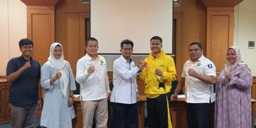 Wakil Rektor 3 Universitas Bung Hatta Lepas Atlit POMNas XVII