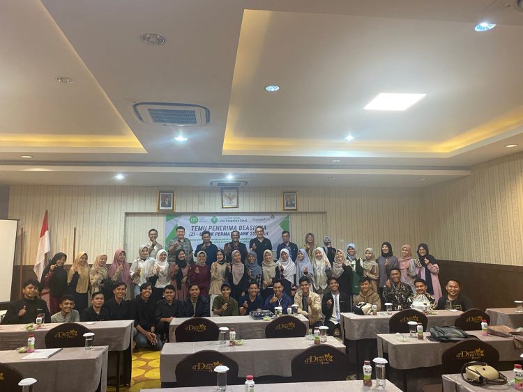 12 Kelompok Bisnis Mahasiswa Universitas Bung Hatta Bertemu dengan Dirut Bank Syariah Permata dan Dirut IZI