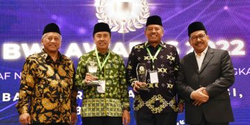 Gubernur Riau Syamsuar Dianugerahi Penghargaan Sebagai Tokoh Wakaf Nasional Unsur Kepala Daerah