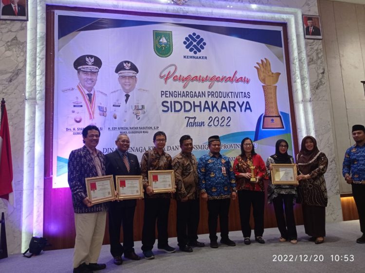 Pemerintah Provinsi Riau berikan Penghargaan Produktivitas Siddhakarya tahun 2022