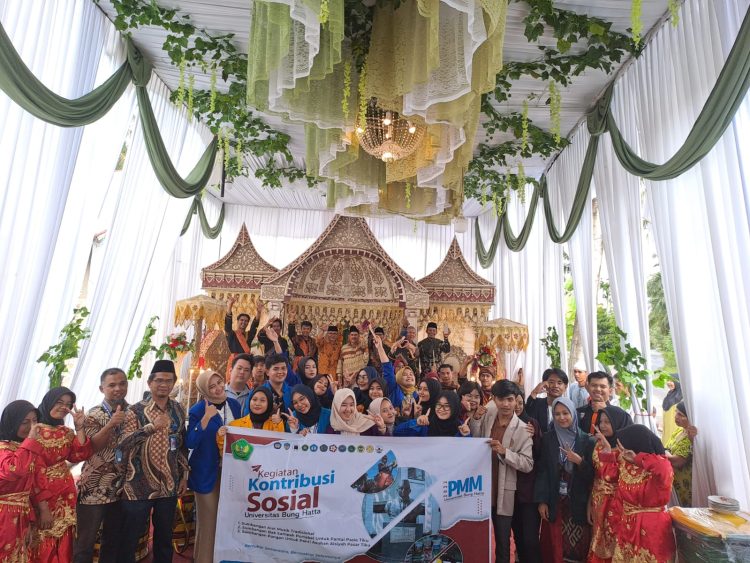 Wakil Rektor 3 Universitas Bung Hatta bersama Mahasiswa PMM (Pertukaran Mahasiswa Merdeka) ke Nagari Binaan, Nagari Durian Kapas Darussalam Kec. Tanjung Mutiara
