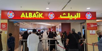 Fried Chicken Favorit  di Saudi Arabia ALBAIK, yang lain sepi
