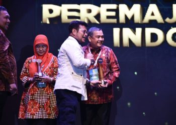 Gubernur Syamsuar Dianugerahi Penghargaan dari Kementan Atas Komitmen Jalankan PSR