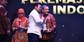 Gubernur Syamsuar Dianugerahi Penghargaan dari Kementan Atas Komitmen Jalankan PSR