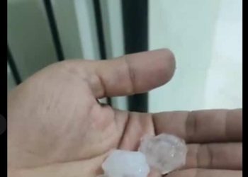 Fenomena Langka, Hujan Es Guyur Pekanbaru