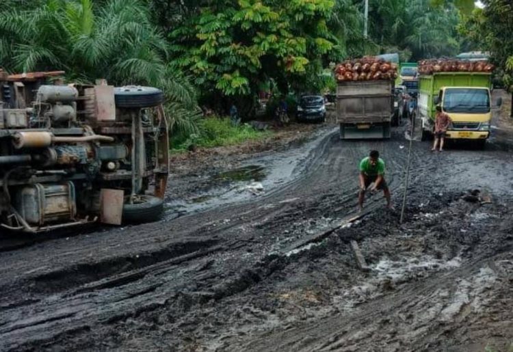 Riau Juara 1 Jalan Provinsi Rusak Berat Terpanjang se Pulau Sumatera, ini Data Lengkapnya