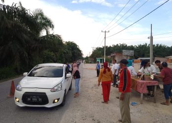 Peron Sawit CV. TS Apa Kata Dunia bagikan takjil, THR kepada Masyarakat tempatan dan Karyawan