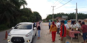 Peron Sawit CV. TS Apa Kata Dunia bagikan takjil, THR kepada Masyarakat tempatan dan Karyawan