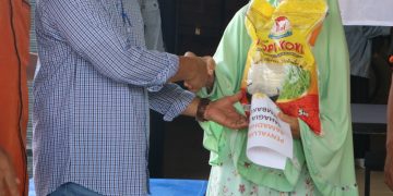 LAZISMU Pekanbaru Beri Bantuan 100 Paket Sembako Warga Tangkerang Utara